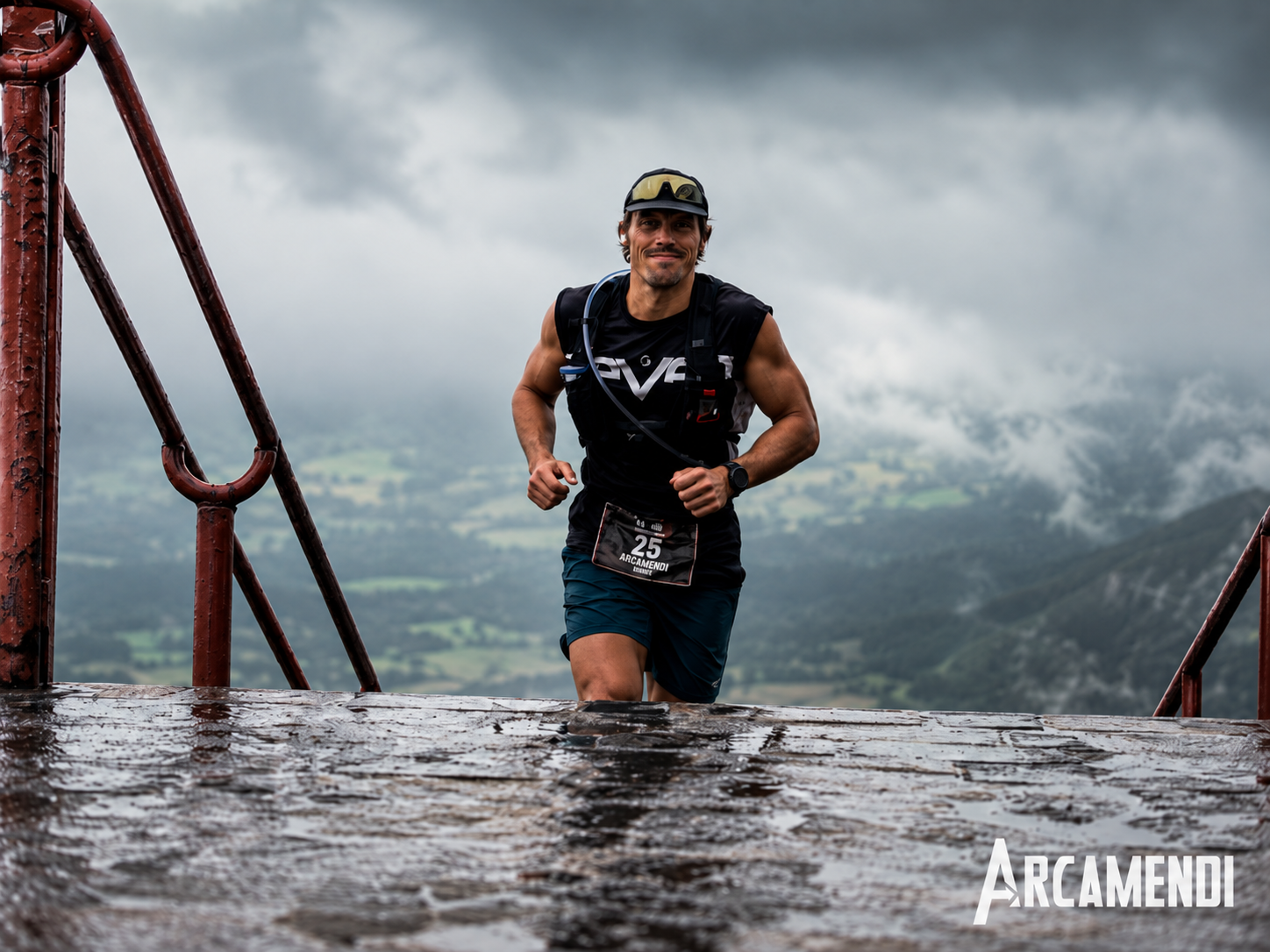 Coureur sans bâtons sur le trail de La Rhune